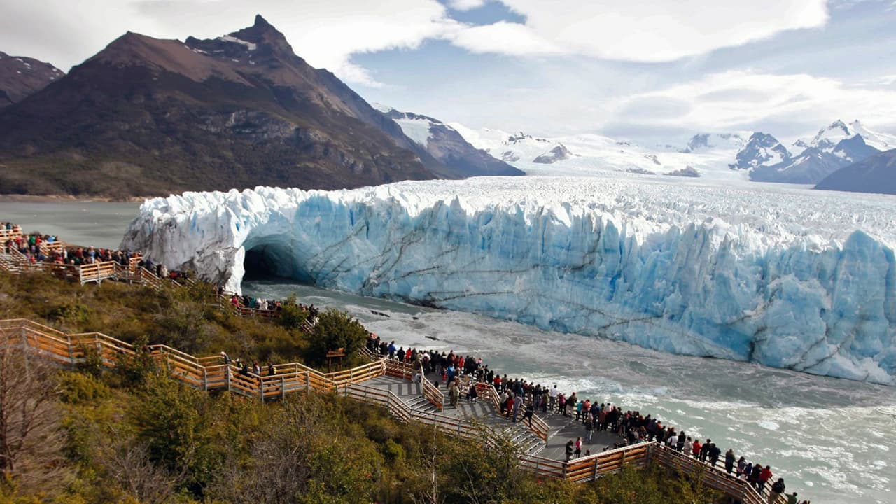 En la región de la Patagonia, en Argentina, se encuentra uno de los espectáculos de la naturaleza más hermosos del mundo: el Glaciar Perito Moreno.