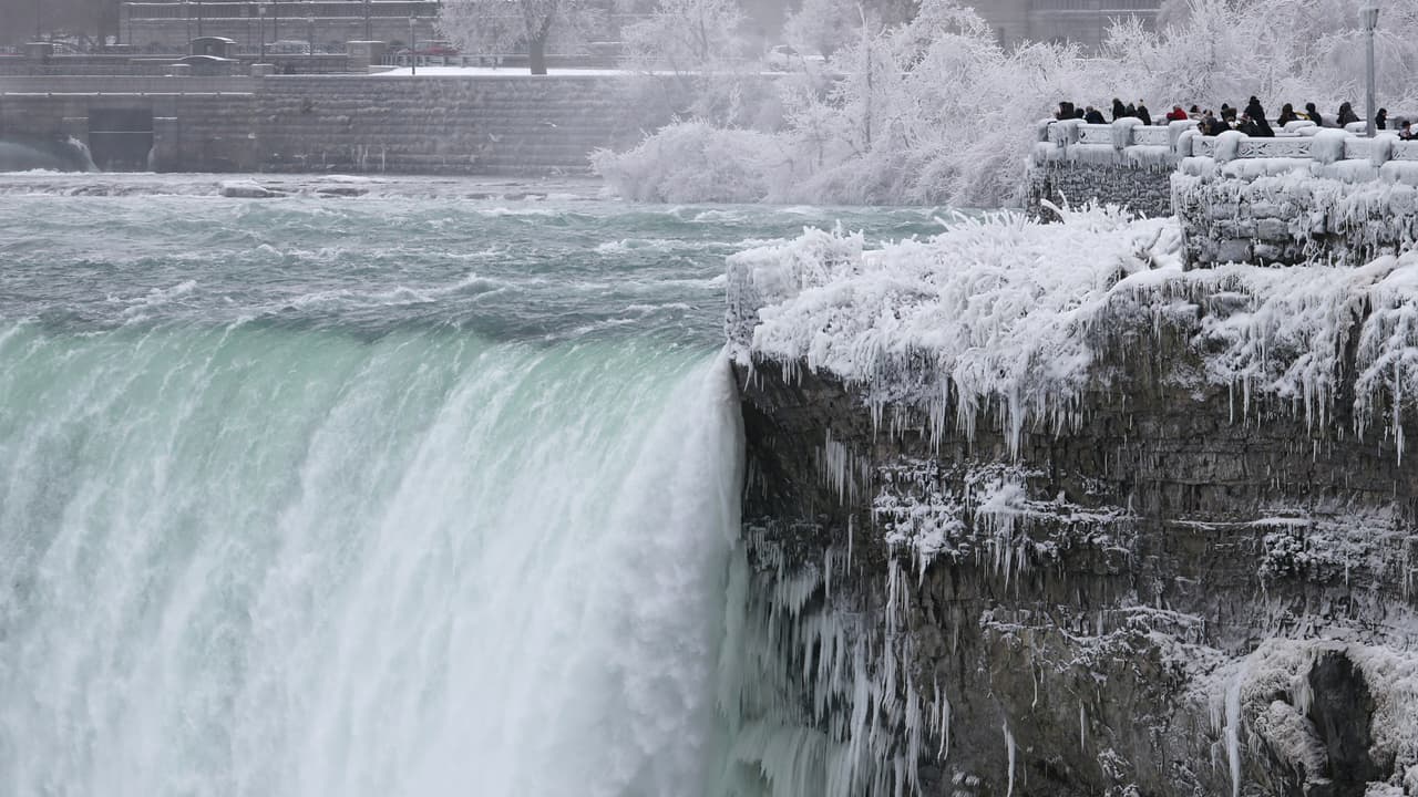 Una de las postales naturales más famosas del mundo son las Cataratas del Niágara, situadas en la frontera de Estados Unidos y Canadá
