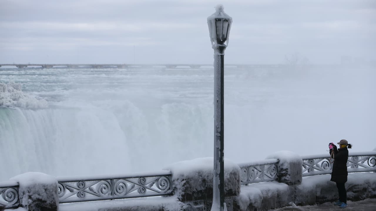 Desde que fueron descubiertas por los colonizadores europeos se han hecho muy populares, no sólo por su belleza sino también por ser una fuente de energía y un desafiante proyecto de conservación medioambiental. Son un lugar de turismo compartido por las ciudades de Niagara Falls (Nueva York) y Niagara Falls (Ontario).