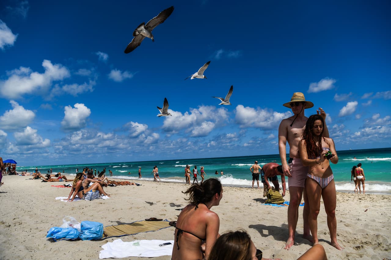 Playas de Miami Beach reabrirían el 1 de junio tras cierres de emergencia por el coronavirus