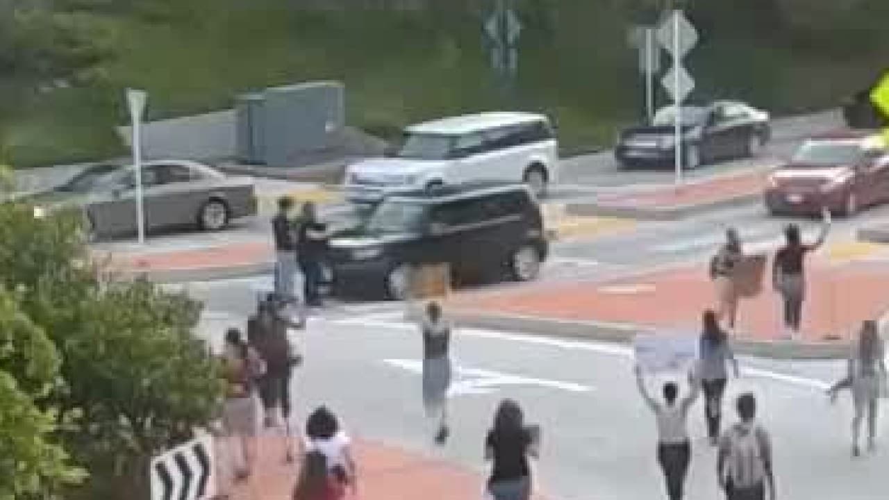Revelan video de un auto que impactó a manifestantes de Black Lives Matter
