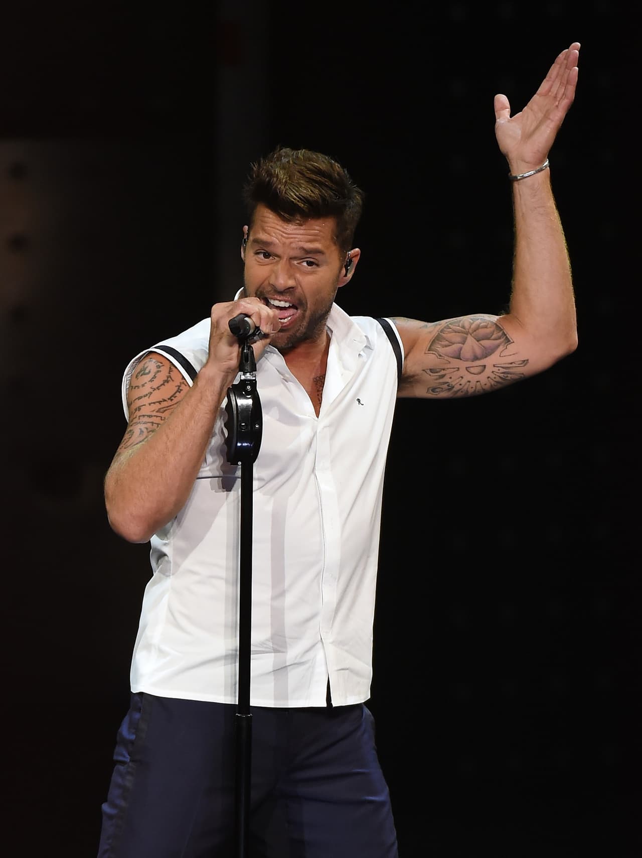 Más tarde incluso se rumoró sobre la existencia de un video porno entre los cantantes. El asunto resultó ser 
<b><a href="http://www.univision.com/especiales/premios-juventud/sabemos-que-el-de-maluma-y-ricky-martin-es-falso-pero-otros-famosos-si-tuvieron-videos-sexuales">totalmente falso</a>.</b> 
<br>