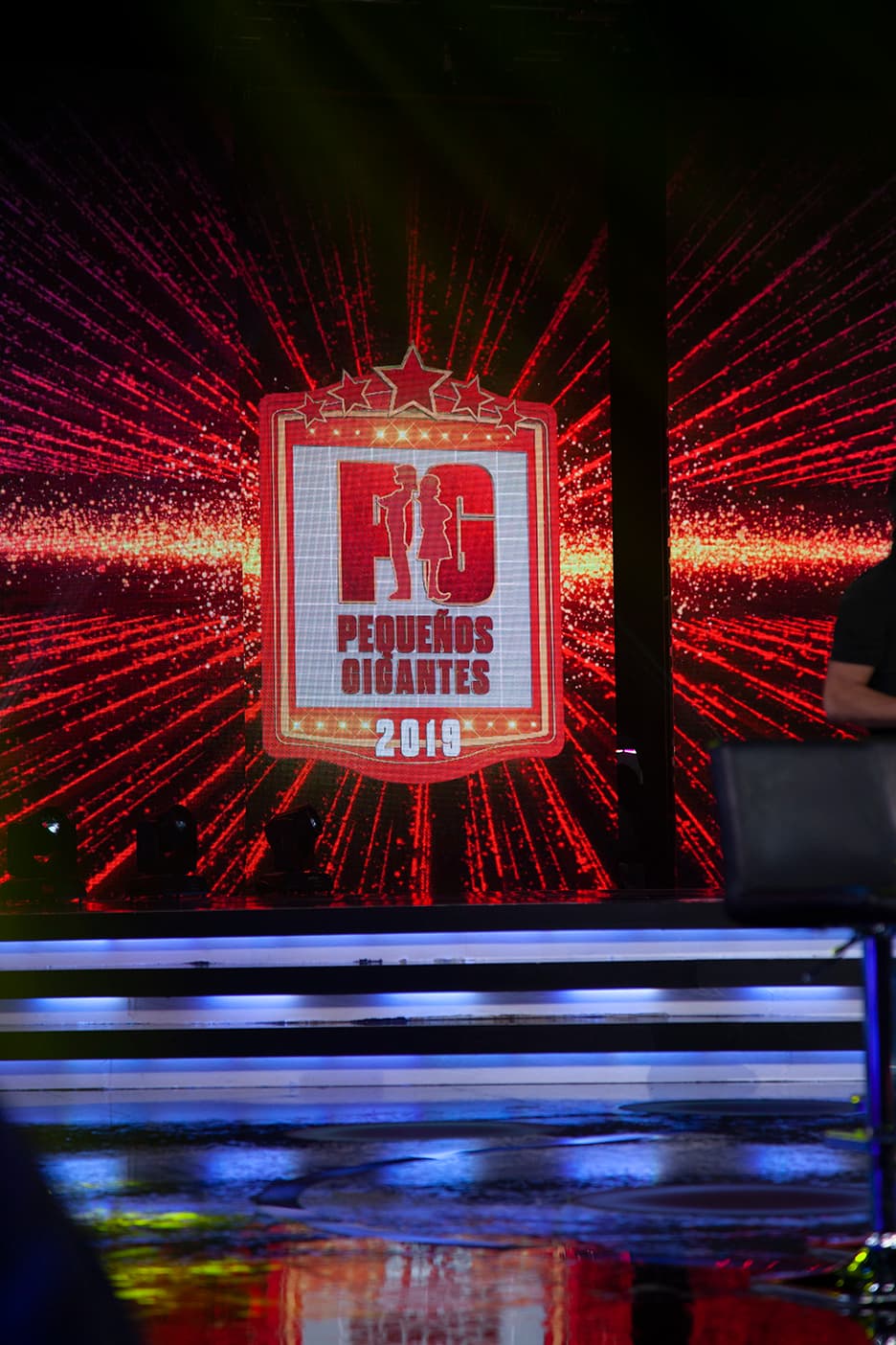 El domingo 24 de marzo arranca 
<a href="https://www.univision.com/shows/pequenos-gigantes" target="_blank">Pequeños Gigantes</a>. Y este lunes 18 (
<a href="https://www.univision.com/shows/pequenos-gigantes/te-presentamos-una-a-una-todas-las-sorpresas-que-pequenos-gigantes-llevara-hasta-tu-pantalla" target="_blank">durante la conferencia de prensa</a>) tuvimos la oportunidad de conocer el escenario en el que Galilea y compañía conocerán a los talentosos competidores.