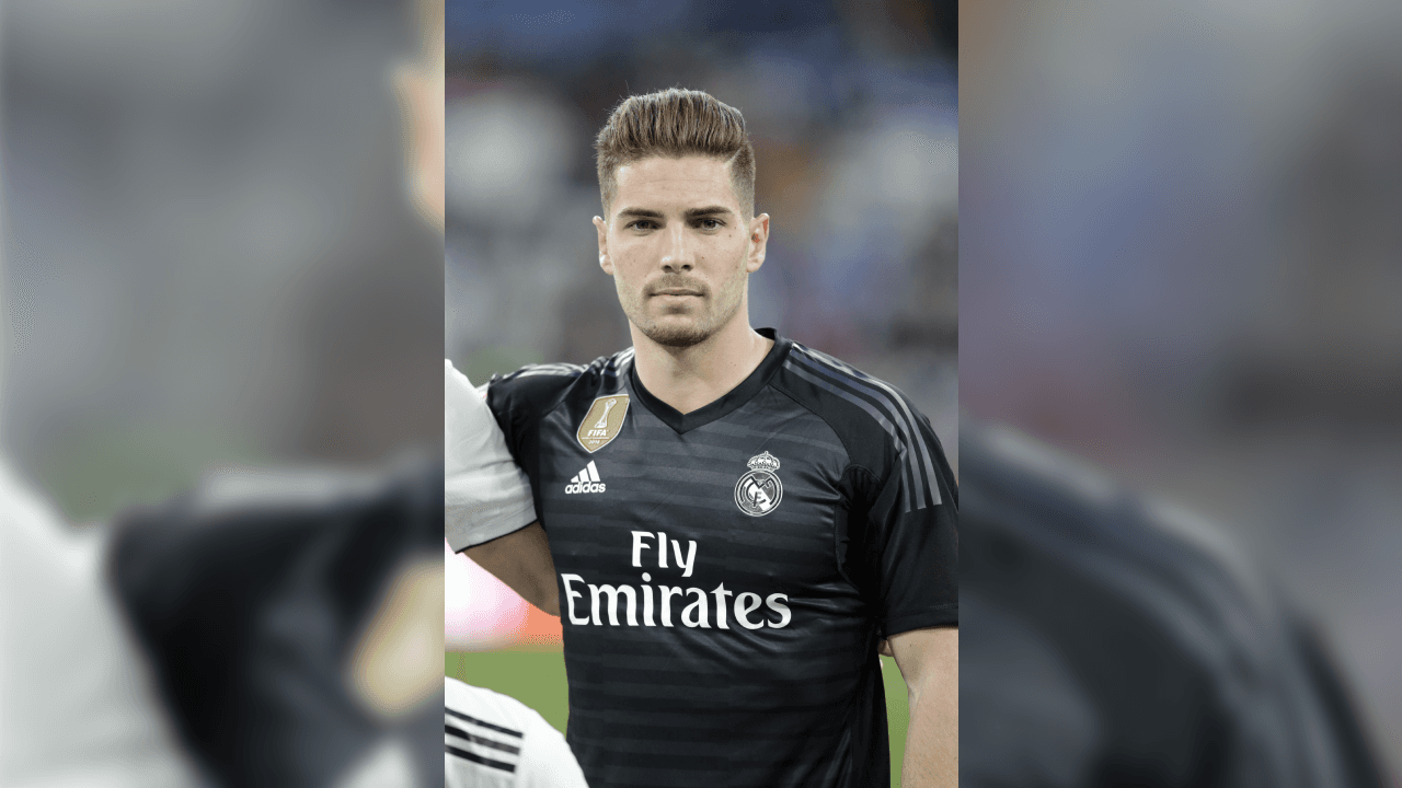 <b>Luka Zidane (Portero)</b>
<br>- Ni más ni menos que Luka, hijo de Zinedine Zidane, actual técnico del Madrid.
<br>- Está próximo a cumplir un año cedido a préstamo con el Racing de Santander de la Segunda División en España.
<br>- En mayo cumplirá 22 años.
<br>- Con Racing ha disputado 29 juegos.