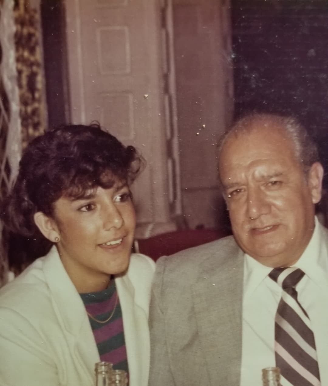 "¡Mi apoyo, mi gran pilar, amigo y confidente! ¡Gracias por hacer de mi vida la más grata y divertida experiencia, te amo siempre papi¡" dijo Ana María Vargas, presentadora de Noticias 23 DFW