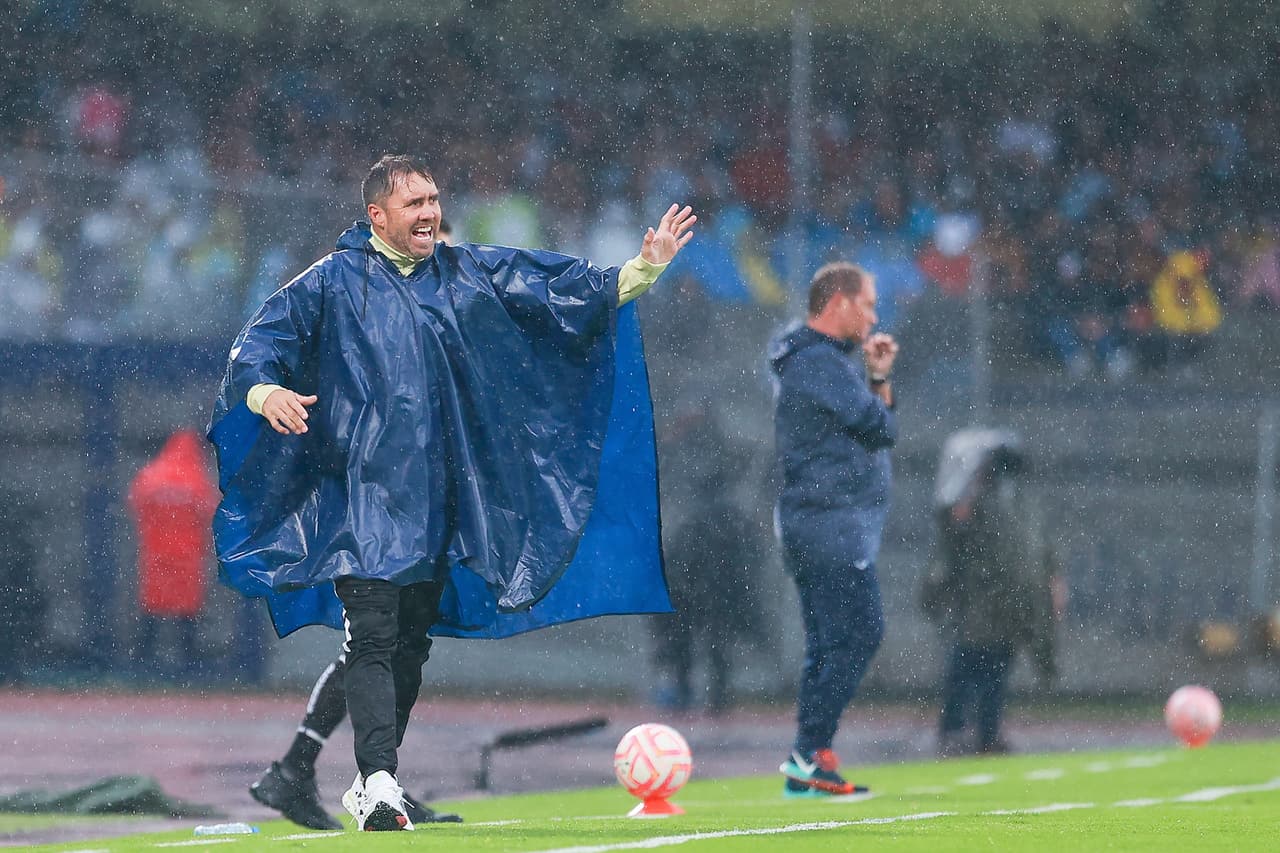 Pumas recibió al Celta de Vigo en Ciudad Universitaria en plena lluvia torrencial que ayudó a la velocidad del juego y al ataque incesante de los universitarios en el primer cuarto de hora.