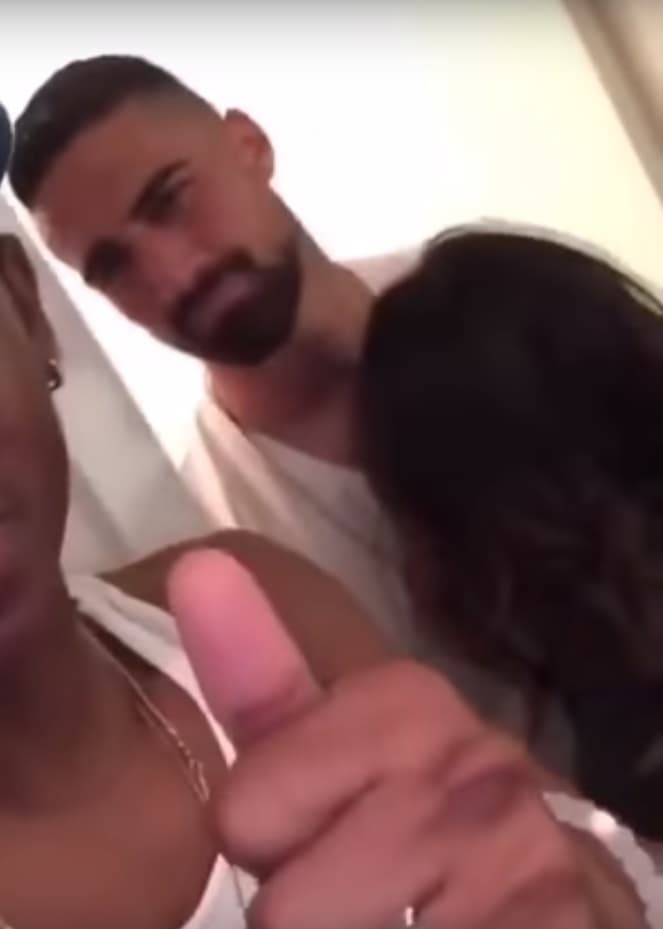 Esta es una de las primeras imágenes que se dieron a conocer de la pareja hace unos meses. Ellos dos bailaron y se les vio muy felices.