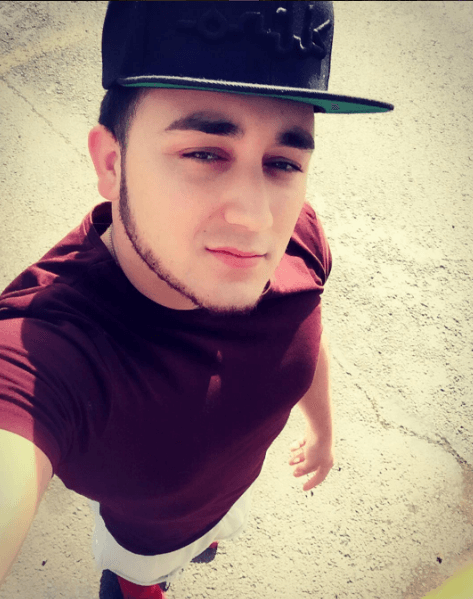 El hermano de Gerardo Ortiz no se queda atrás, tiene uno de los ojos más bellos entre los galanes del género grupero.