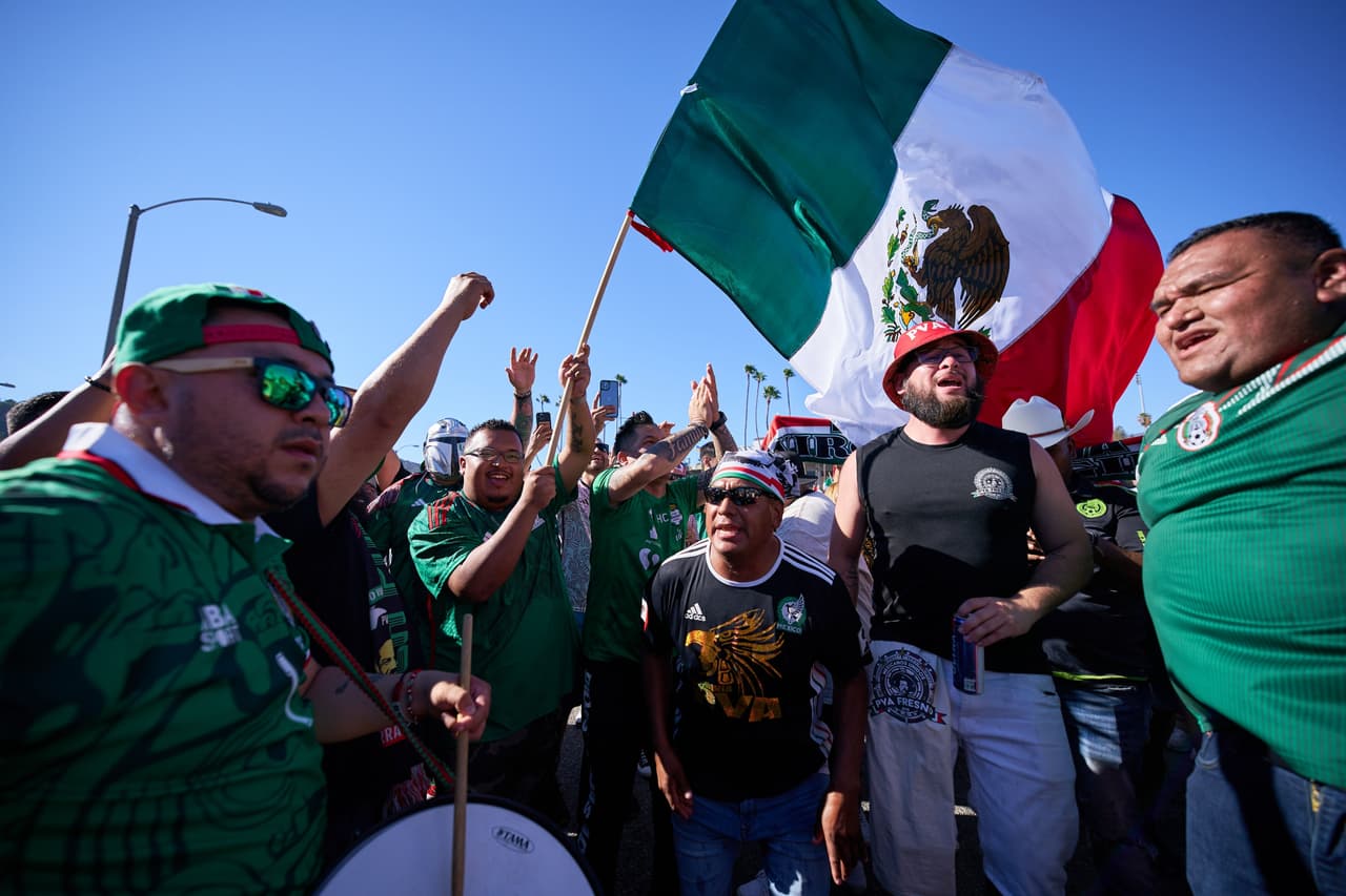 El 'Chucky' Lozano fuie el héroe en un partido apretado que se perfilaba para un empate sin goles.