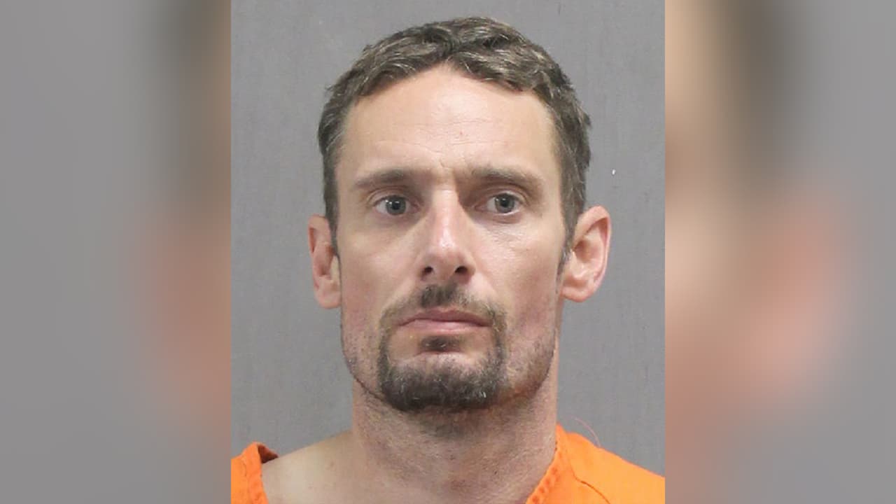 Jason Allen Trussell, enfrenta cargos de robo.