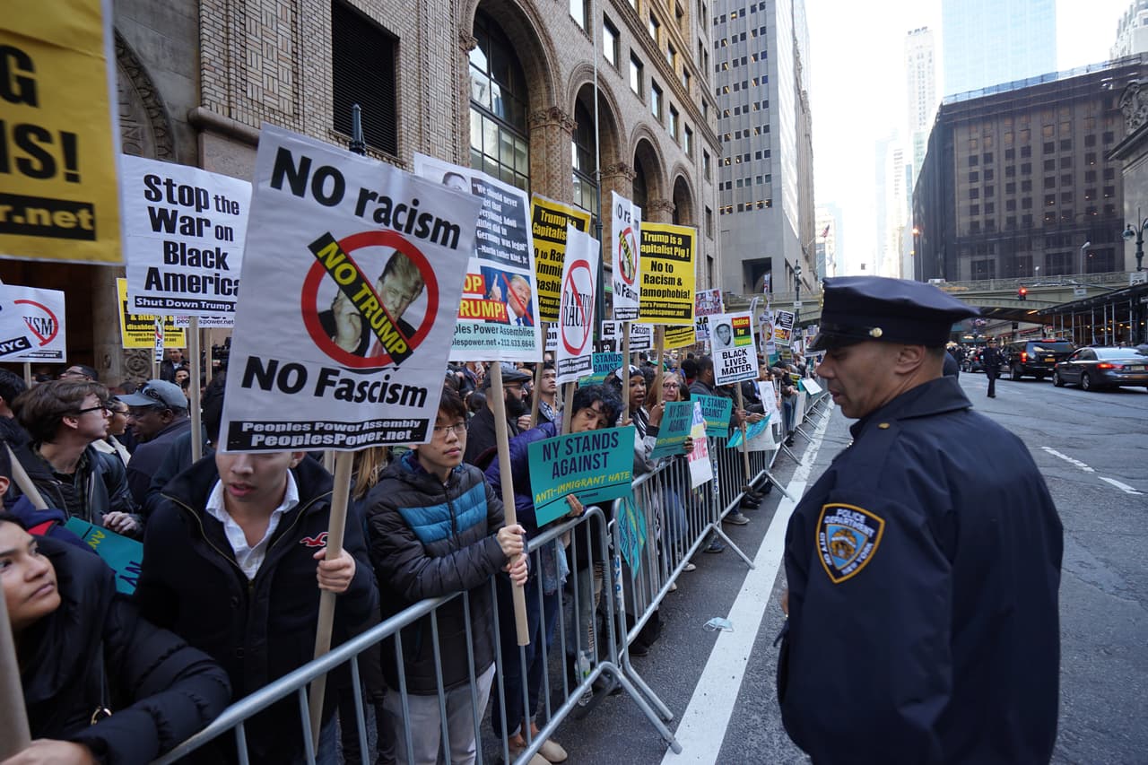 Suman 31 los arrestados en protesta contra Donald Trump