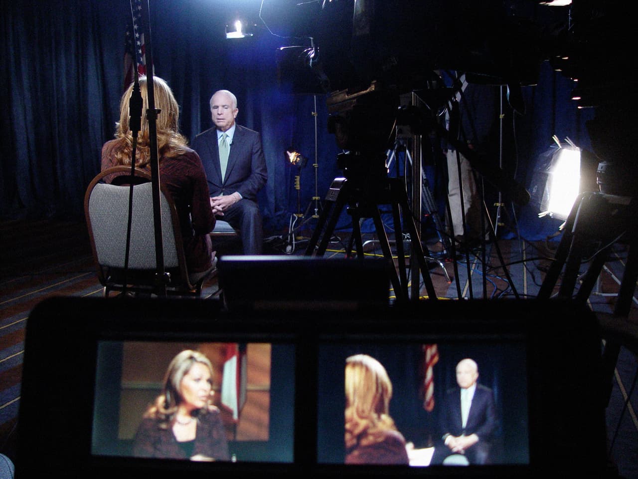 María Elena Salinas interviews Senator John McCain, former presidential candidate for the Republican Party.
