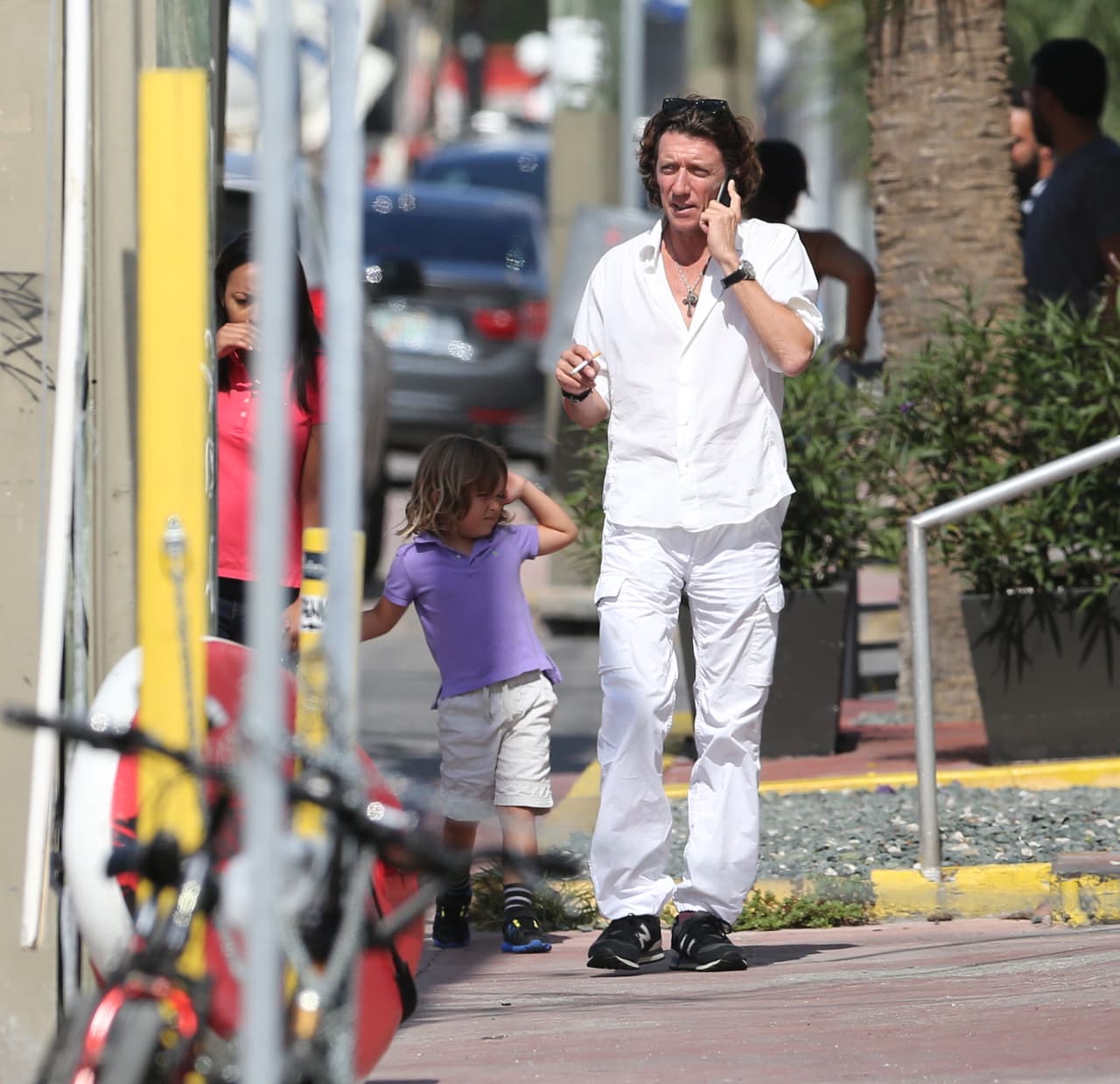 En estas fotos se puede ver a un ocupado Colate.