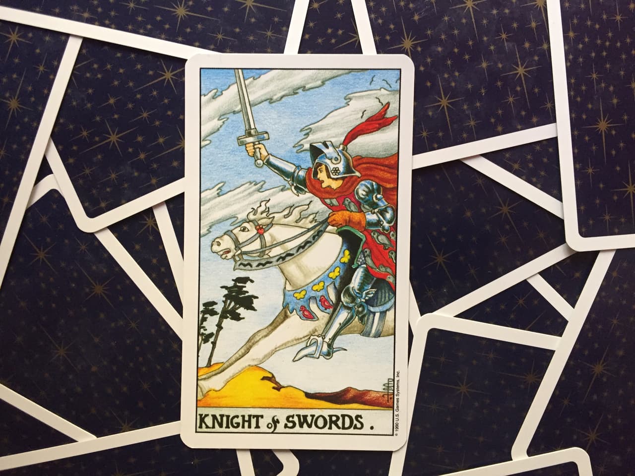 En el futuro también involucra un cambio de perspectiva, te advierte de esta dificultad en el camino y que debes prepararte de una vez mentalmente para cualquier adversidad que se te va a presentar, en el ámbito que sea: amor, salud, trabajo, dinero... Sé sensato y responsable, que vienen a probarte.