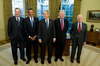 En la gr'afica, de izquierda a derecha, el expresidente George Bush, el presidente Barack Obama y los exmandatarios George W. Bush, Bill Clinton y Jimmy Carter.