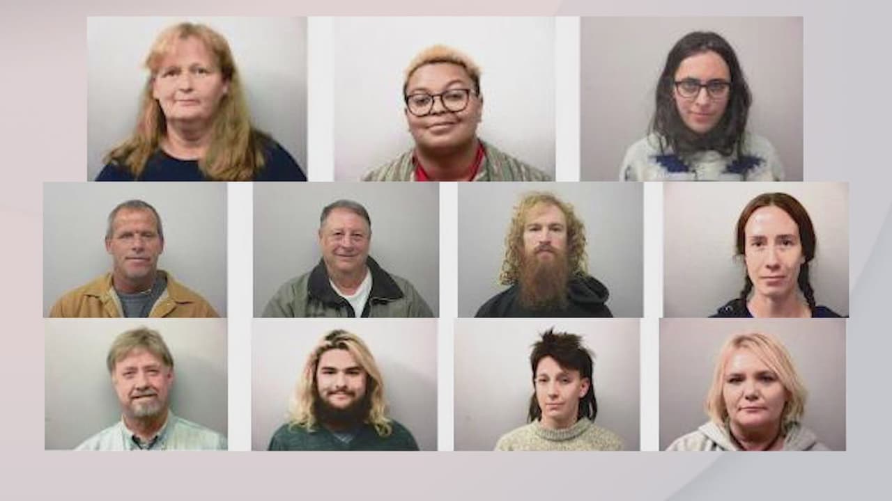 Once personas arrestadas tras una riña entre supremacistas blancos y anti-racistas en Carolina del Norte