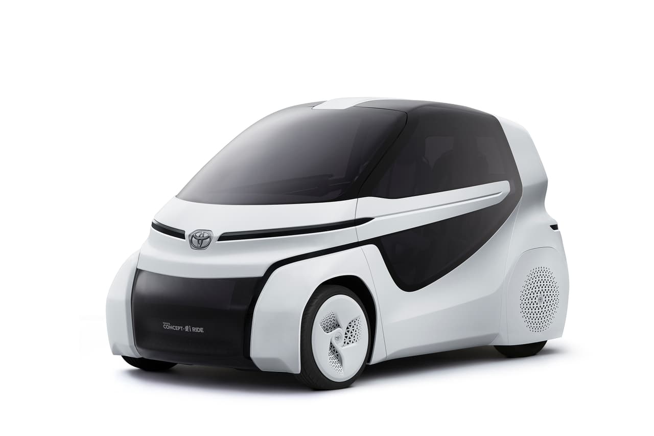 <b>Toyota Concept-i RIDE</b>
<br>La movilidad del futuro basada en la inteligencia artificial. Este pequeño biplaza tiene la capacidad de detectar el estado de ánimo de sus ocupantes y dependiendo de ello será la iluminación de la cabina.