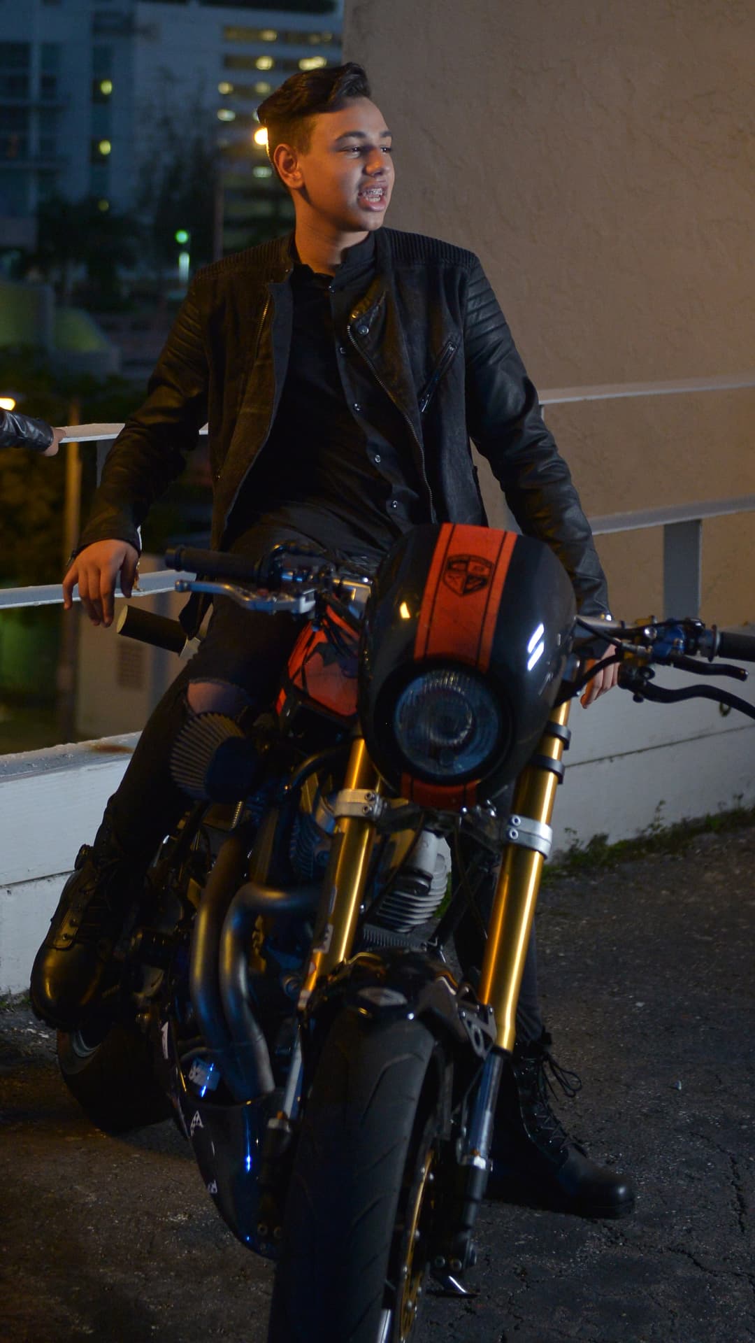 Jorge Cruz seguirá buscando una oportunidad en el mundo musical. Good Luck!