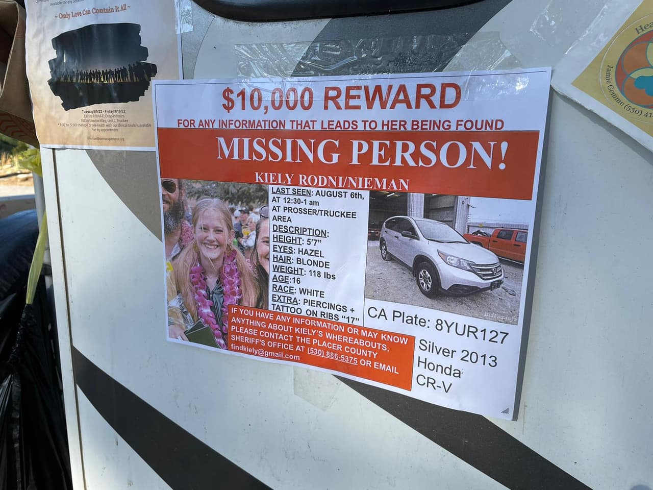 De acuerdo con las autoridades, el último rastro de Kiely fue entre las 12:30 am y la 1:00 am del sábado y desde entonces no se sabe nada de ella.