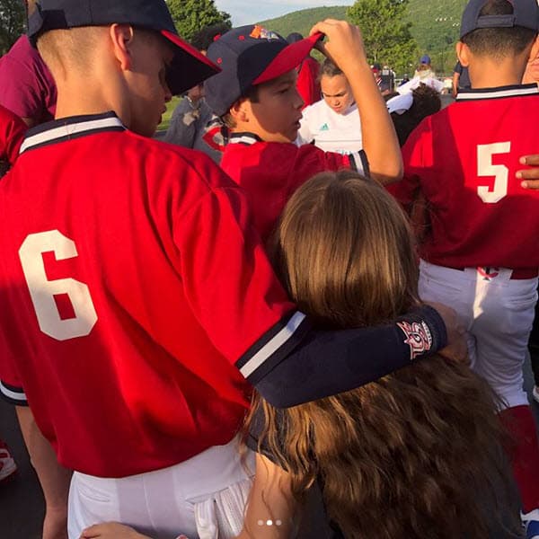 Se trata de Kailey, su hermanita de 8 años, quien siempre lo apoya desde las gradas.