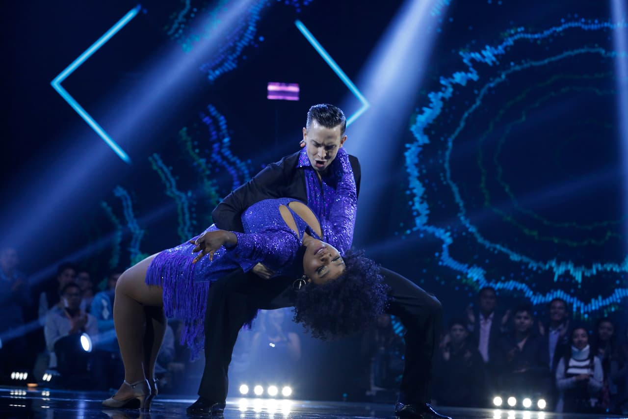 La reina de las redes sociales bailó al ritmo de la canción 'Ex's and Oh's'.