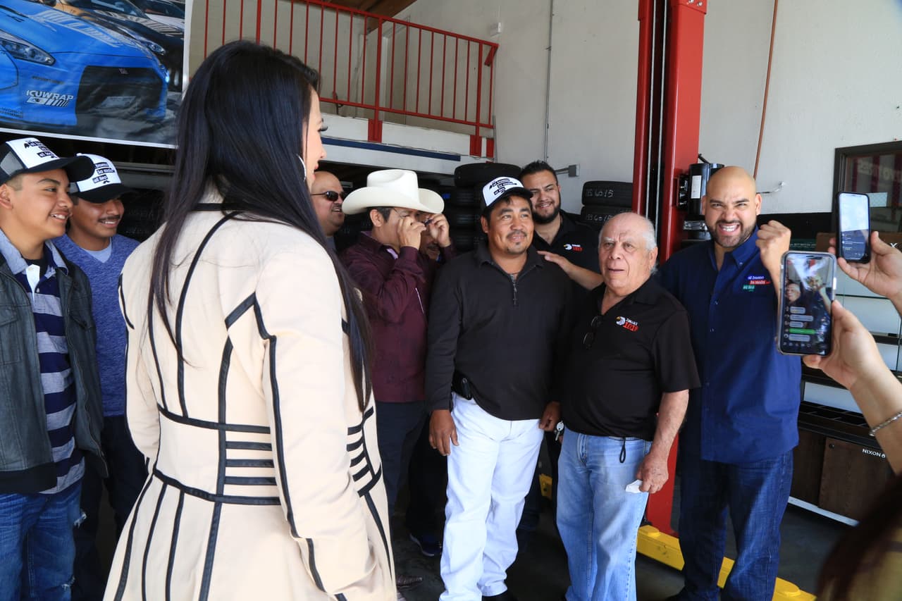 Por lo que así, todos junto entonaron el famoso "¡Au, Au Au!" y fueron aceptados para entrar a la cueva.