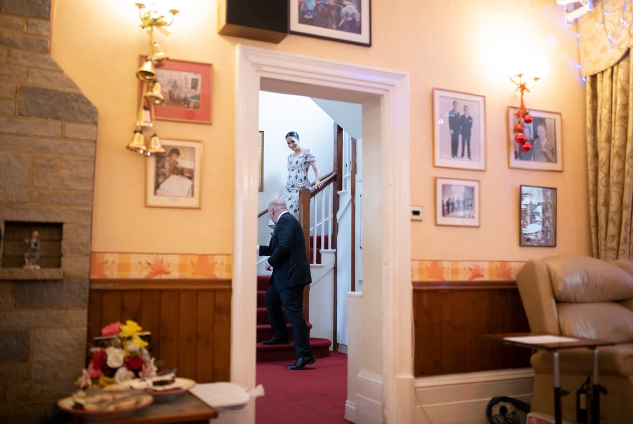 Además, Meghan recibió un recorrido para conocer las instalaciones de la residencia administrada por la Royal Variety Charity.
<br>