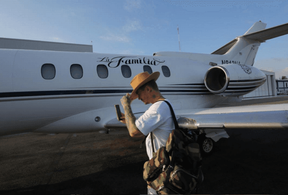 Además, Balvin y su familia lidiaron de cerca con la muerte cuando en agosto de 2016 sufrieron un accidente en el avión privado del cantante mientras permanecían en las Bahamas.