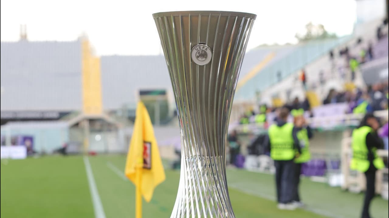 La Roma se burla de Santi Giménez en TikTok tras eliminación