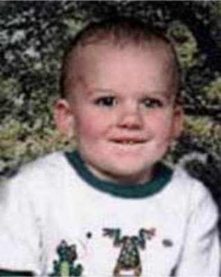 <h3 class="cms-H3-H3">Wesley Dale Morgan </h3>
<br>
<br>Un mes antes de su segundo cumpleaños, Morgan 
<a href="https://www.fbi.gov/wanted/kidnap/wesley-dale-morgan" target="_blank">desapareció de su casa</a> en Clinton, Louisiana, el 15 de mayo de 2001 luego de ser visto jugando en el porche de su casa aproximadamente a las 9:45 a.m.
<br>
<br>El FBI está ofreciendo una recompensa de 10,000 dólares por información que conduzca a la ubicación de Wesley Dale Morgan, quien ahora tiene 21 años.
<br>
