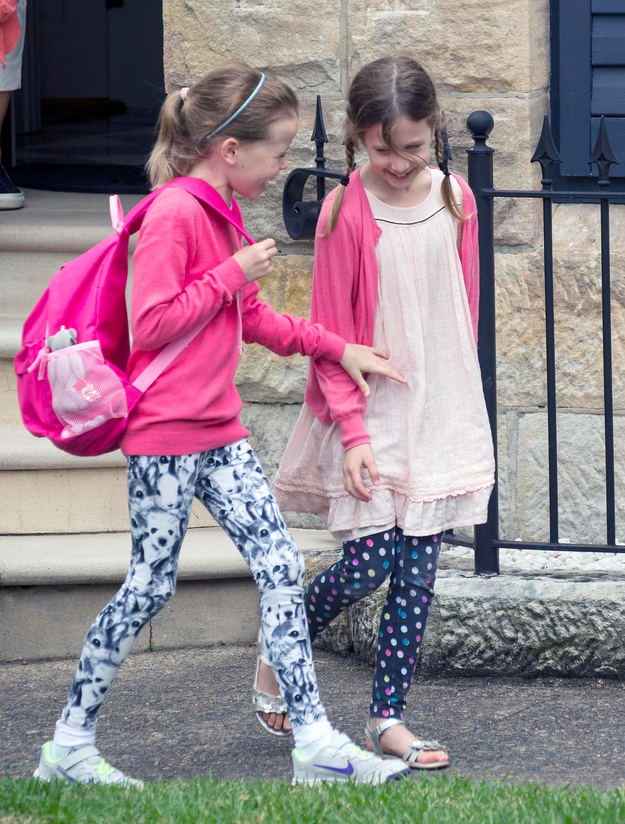 Se esperaba que llegara para este fin de semana a acompañarlas.