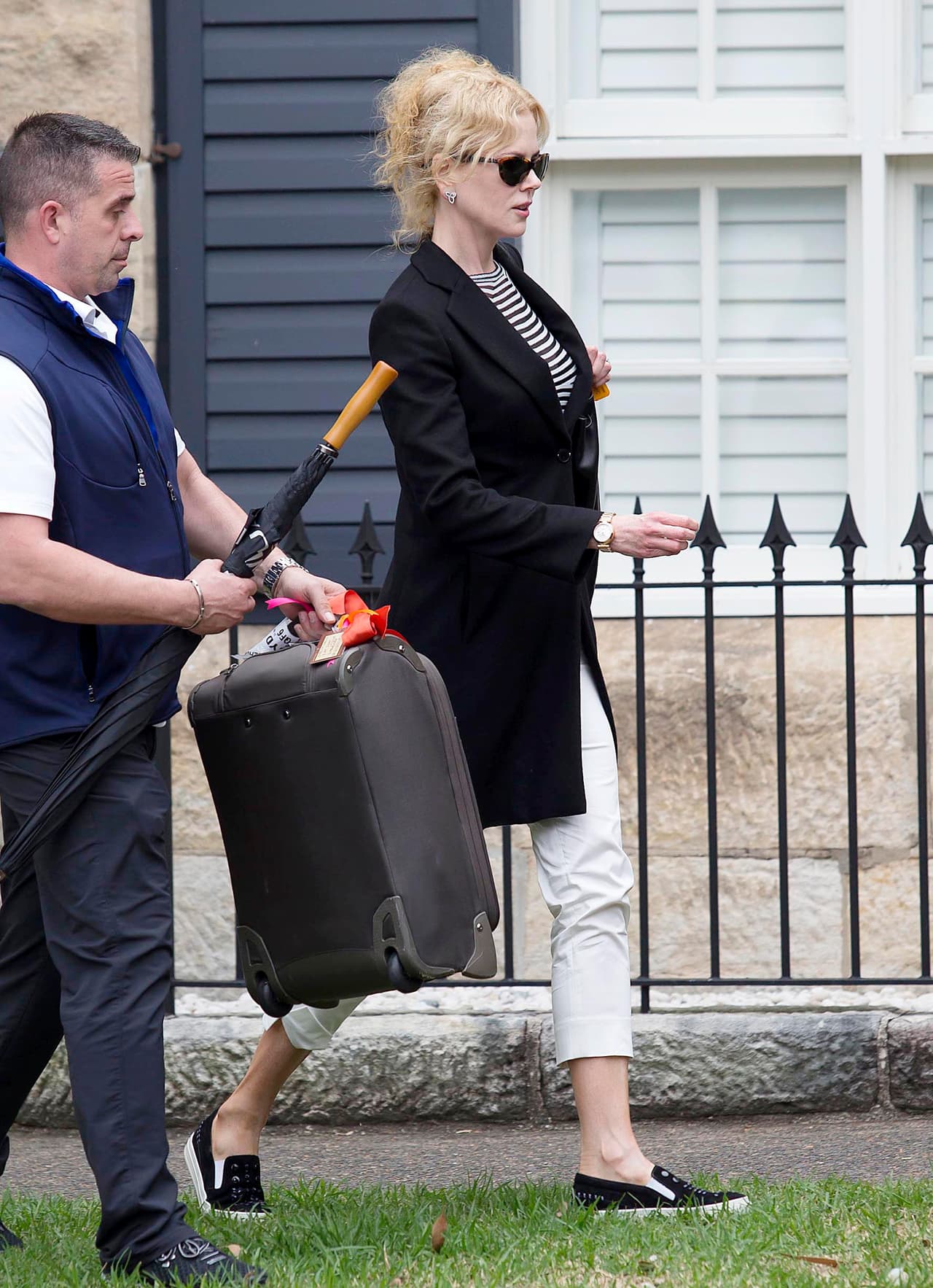 Nicole salió un momento.