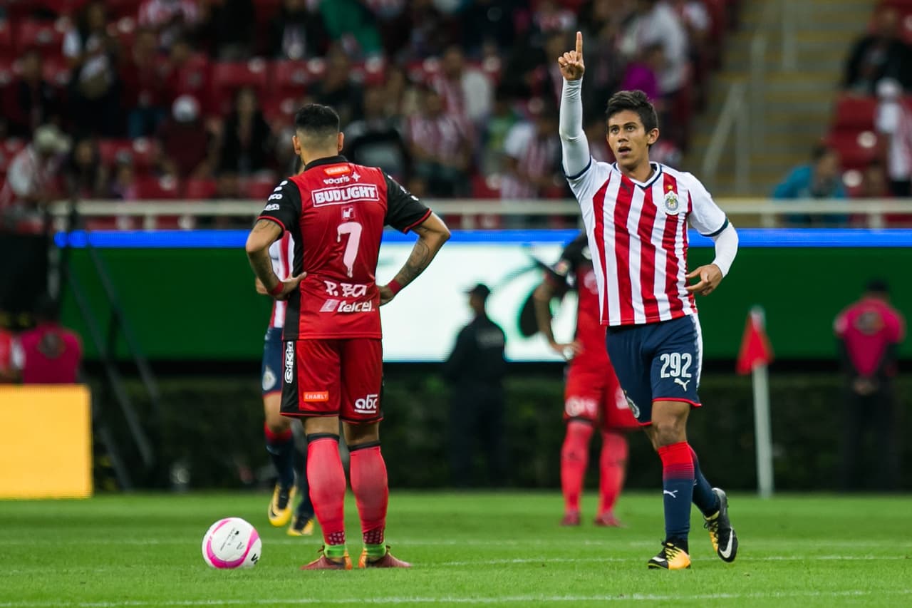 A base de golazos, Chivas vence 3-1 a Tijuana y mantiene una pequeña esperanza de Liguilla