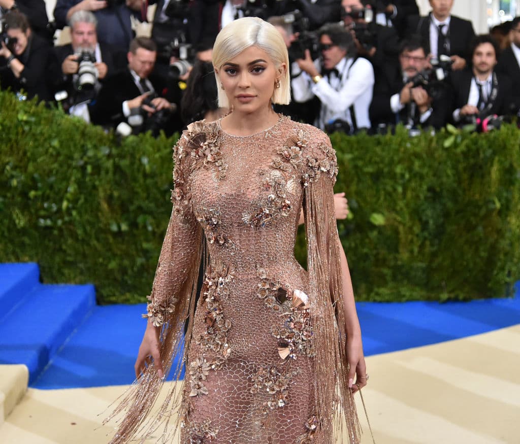 Aunque en días previos se paseó por la ciudad de Nueva York, la empresaria decidió regresar a Los Ángeles y canceló su asistencia de última hora a la Met Gala. 
<br>