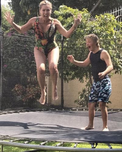 Sus dos hijos son su gran orgullo y en quienes está enfocada.