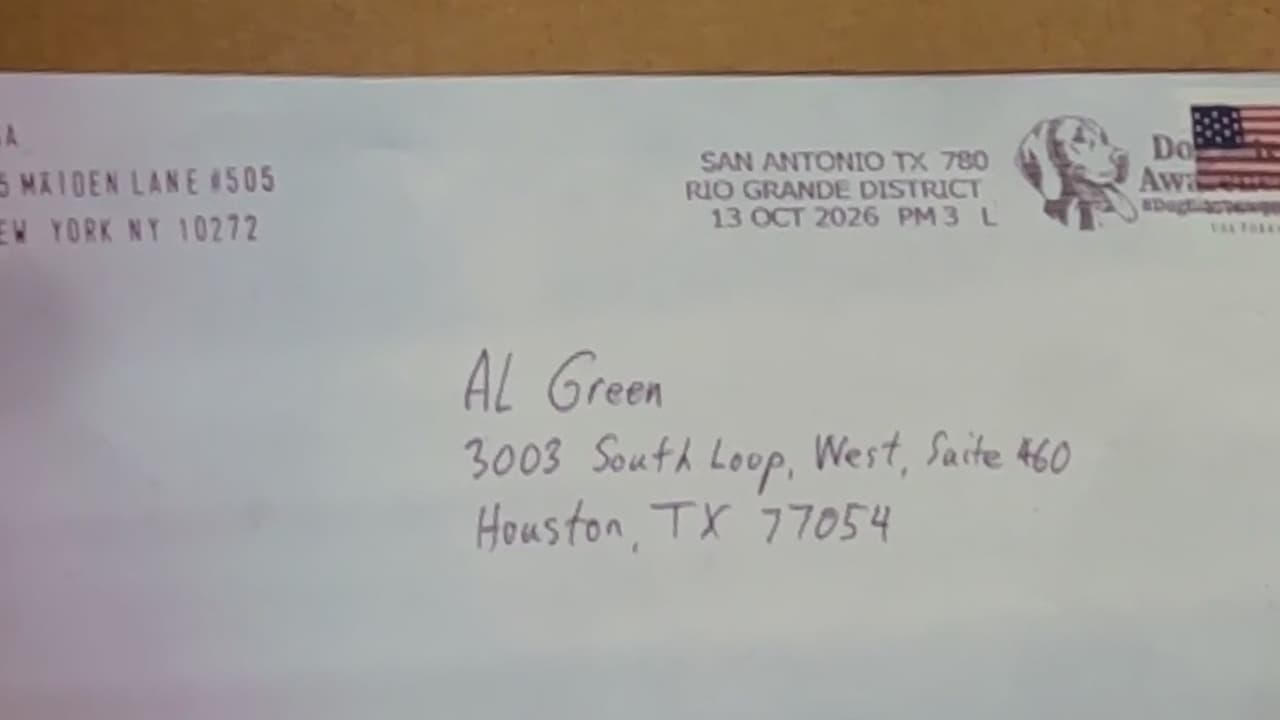Investigan hallazgo de sustancia sospechosa en carta que llegó a la oficina de Al Green en Houston