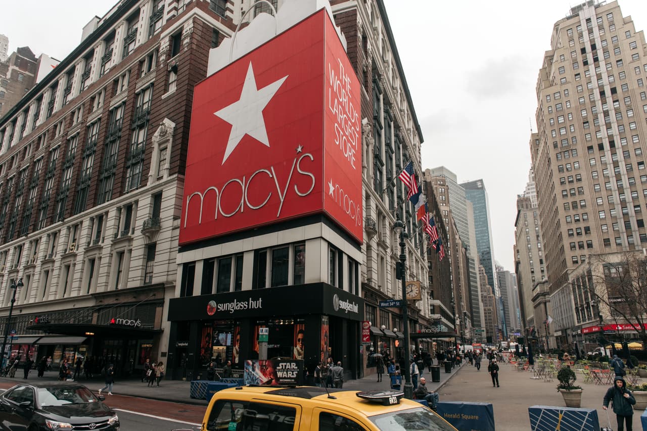Macy's entabla demanda para que Amazon no ocupe la valla publicitaria de su icónica tienda en Manhattan