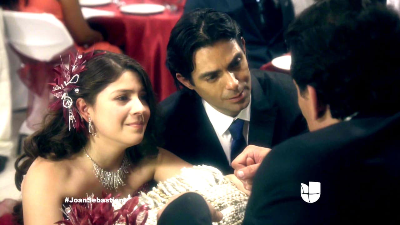 Por nada del mundo dejaría de bailar el vals con su adorada Marcela.