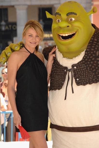 Cameron obtuvo sus mayores ganancias de su participación en "Shrek" donde dobla la voz del personaje de Fiona.