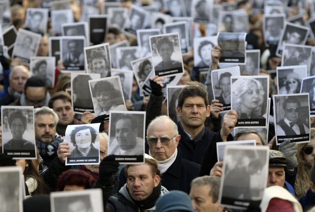 AMIA: 23 años, 85 muertos y una insoportable impunidad 