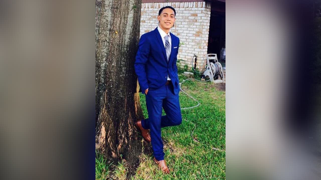 "Estamos absolutamente desconsolados por la posibilidad de perder a nuestro hijo debido a la estupidez de alguien. Eduardo tiene un bebé que lo necesita y 
<b>no estamos listos para despedirnos</b>", dijo Tracie West Martínez, madre de Favela.