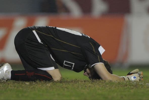 La bruja de Quilmes: En 1994 el equipo argentino de Quilmes, quien había descendido años atrás, tenía la oportunidad de regresar a primera división. El equipo y la directiva no quisieron dejar detalles al aire y contrataron a la bruja Dora para que perjudicara a su rival directo el Gimnasia de Jujuy. Quilmes se negó a pagarle el servicio a la bruja y ésta decidió maldecir al equipo por 13 años en los cuales no logró ascender.