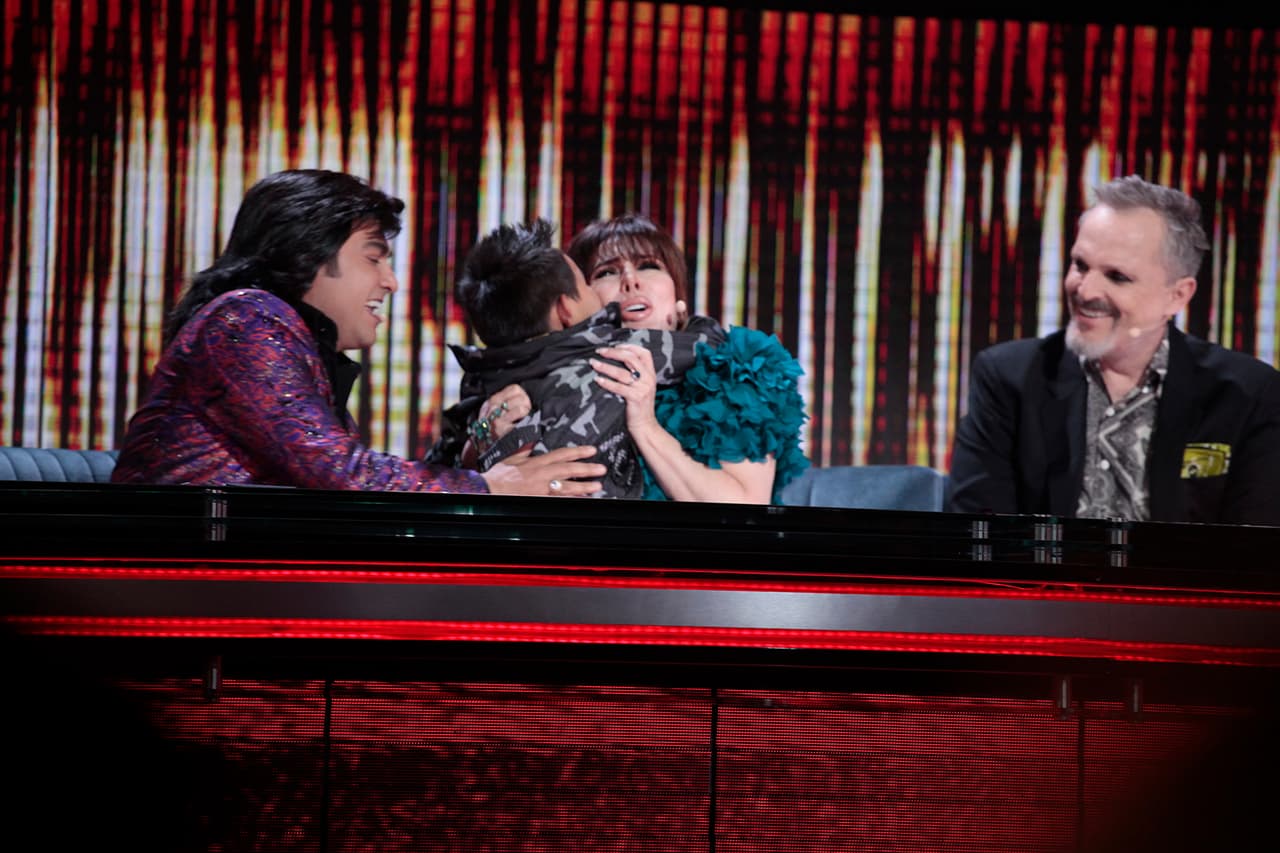 Giovani corrió a los brazos de la jueza: "Te adoro. Te adoro. Qu´´e cosa más hermosa. Ay, cómo te amo", le dijo.