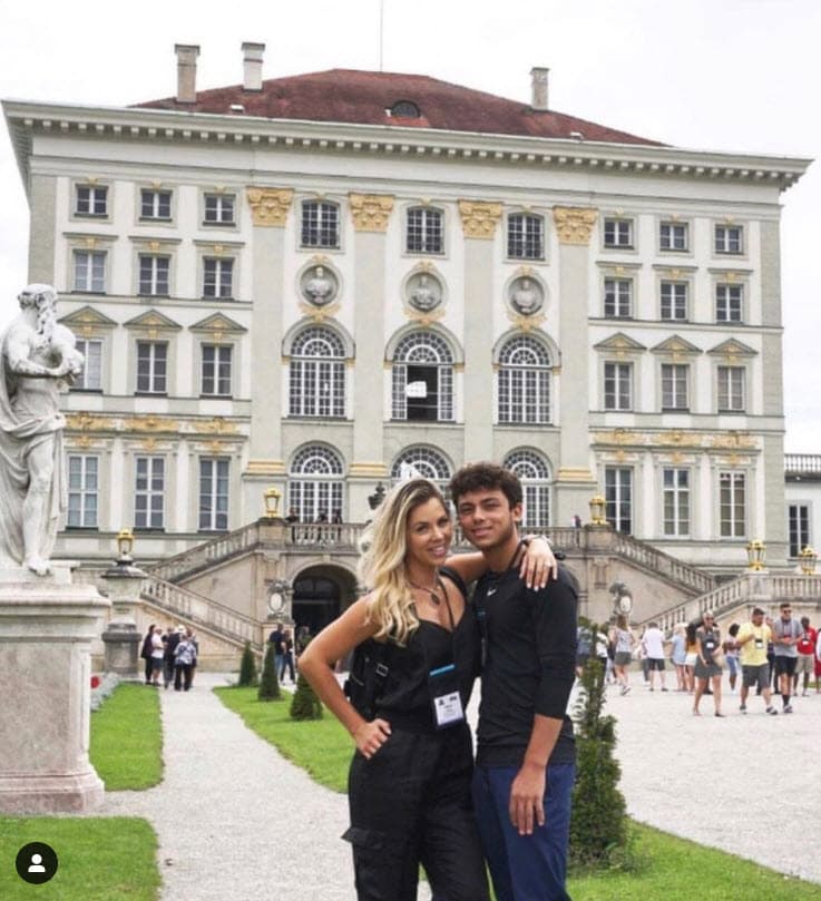 Ximena reconoció que 
<b><a href="https://www.univision.com/famosos/ximena-duque-presenta-rostro-skye-tercera-hija-fotos">no se necesita tener una carrera universitaria</a></b> para vivir exitosamente y ella es un ejemplo.
<br>