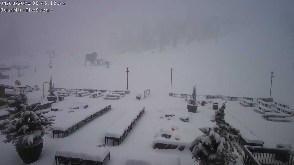 Este es el escenario de Big Bear en plena tormenta durante el miércoles 8 de abril de 2020.