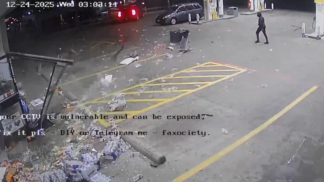 Como de película: enganchan un cajero automático a una camioneta robada y se lo llevan