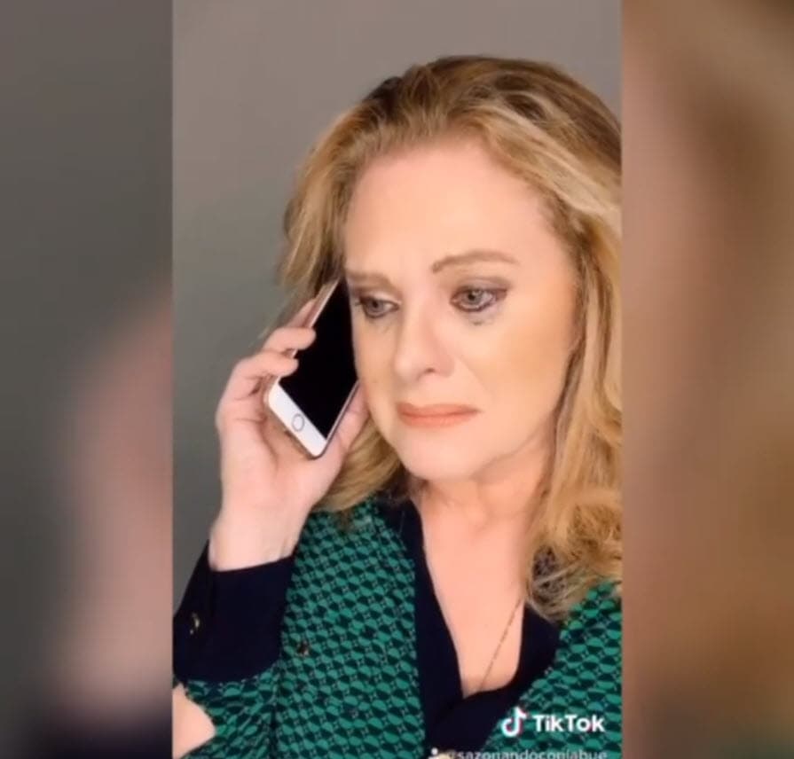 Allí, la actriz de 
<b><a href="https://www.univision.com/shows/te-doy-la-vida" target="_blank">Te Doy La Vida</a></b>
<a href="https://www.univision.com/shows/te-doy-la-vida" target="_blank"> </a>llamó a su colega "pobrecita" luego de asegurar que ella y Laura Flores se "encargaron de 
<b><a href="https://www.univision.com/famosos/alejandra-avalos-acusa-a-erika-buenfil-y-laura-flores-de-hacerle-la-vida-pedazos-fotos" target="_blank">hacerle la vida pedazos</a></b>". 
<br>