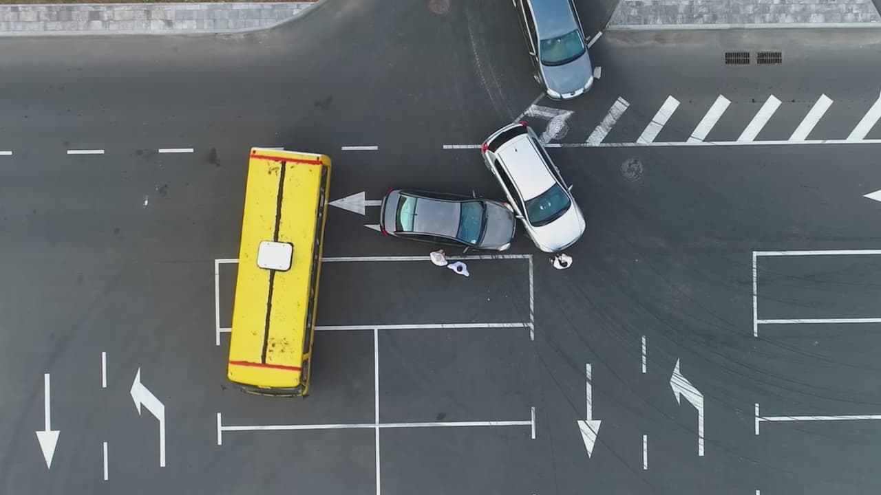 Reduzca el costo del seguro de auto para estudiantes en este regreso a clases con estos descuentos