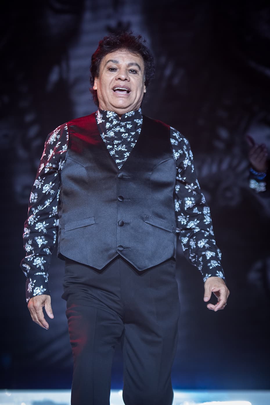 "Después de morirse por 2 años, Juan Gabriel regresa a los escenarios para ofrecer un concierto espectacular en la plancha del Zócalo capitalino, donde dará inicio a su Tour Mundial 'Resurrection'. Se rumora la participación especial de Jenni Rivera y Freddie Mercury. No te lo puedes perder", lee la descripción del evento creado en la red social.