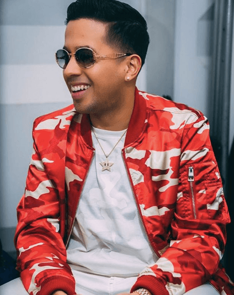 <b>De la Ghetto</b>: su nombre real es
<b>Rafael Castillo</b> y nació el 17 de septiembre de 1984, en Nueva York, pero es de ascendecia dominico-puertorriqueña. Comenzó su carrera en 2004.
<br>